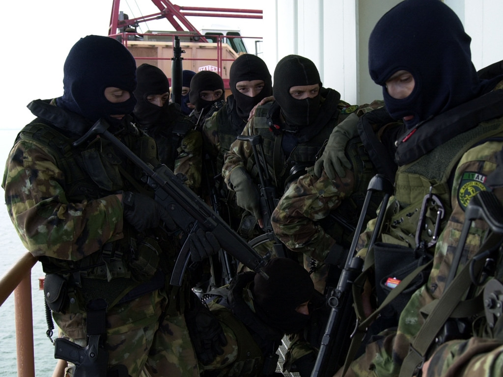 Abbigliamento incursori marina militare 2025