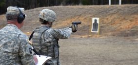Soldato USA spara con M9