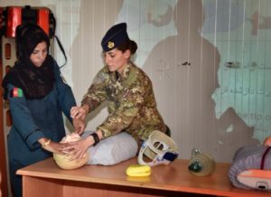 primo soccorso polizia afgana (foto Aeronautica Militare)