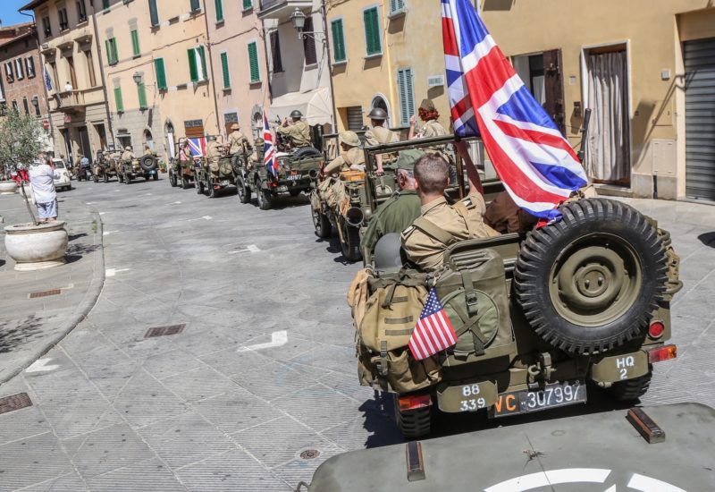 GERMOGLI PH: 2 GIUGNO 2017 AREZZIO FOIANO DELLA CHIANA RIEVOCAZIONE STORICA E CELEBRAZIONE DELL' ANNIVERSARIO DEELLA LIBERAZIONE WWII SECONDA GUERRA MONDIALE MILITARIA INGLESI AMERICANI