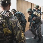 Alpini addestrano truppe afgane (foto Stato Maggiore Difesa)