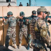 Alpini addestrano truppe afgane (foto Stato Maggiore Difesa)