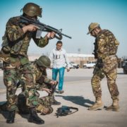 Alpini addestrano truppe afgane (foto Stato Maggiore Difesa)