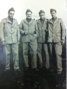 Il tenente Filippo Magnanensi, secondo da sinistra, nipote di Stefano Lupi