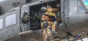 VITERBO ESERCITAZIONE CAEX AVIATION EXERCISE CAEX I 2018 AVIAZIONE DELL' ESERCITO ITALIANO FANTERIA AEREOMOBILE MINISTERO DELLA DIFESA SOLDATI MILITARI ARMI ARMAMENTI STRADE SICURE ELICOTTERI