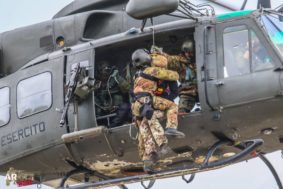 VITERBO ESERCITAZIONE CAEX AVIATION EXERCISE CAEX I 2018 AVIAZIONE DELL' ESERCITO ITALIANO FANTERIA AEREOMOBILE MINISTERO DELLA DIFESA SOLDATI MILITARI ARMI ARMAMENTI STRADE SICURE ELICOTTERI