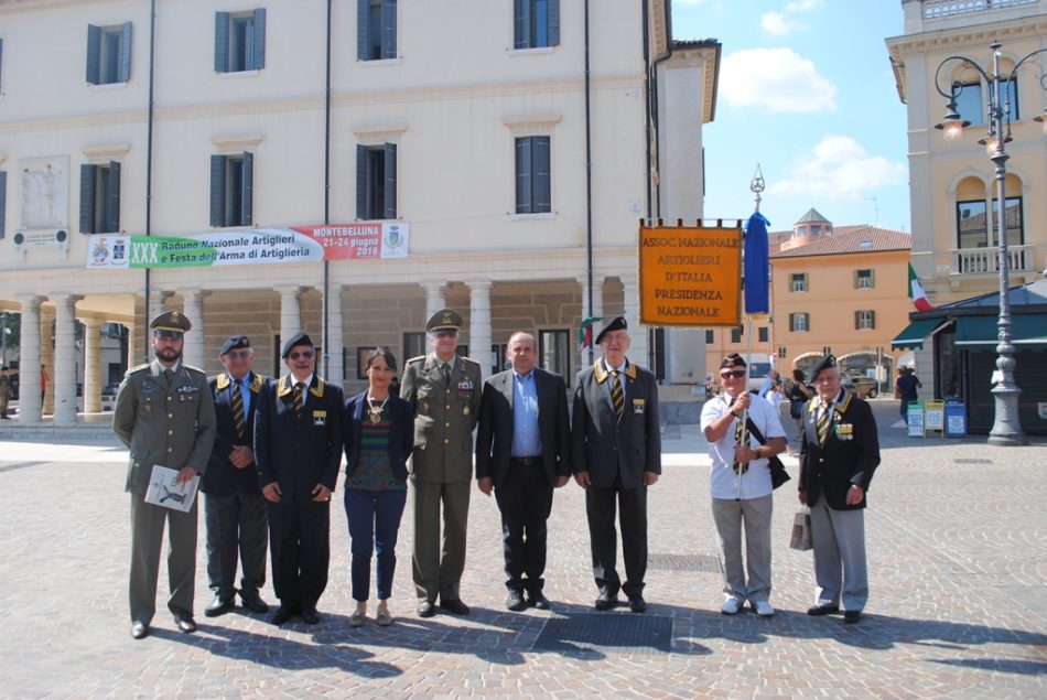 La fotografia ufficiale della presentazione Raduno Associazione Artiglieri