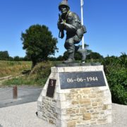D-day, il monumento al maggiore Dick Winters della compagnia Easy 101 airborne