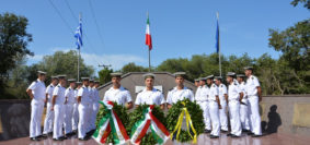 Nave Caroly e Palinuro a Cefalonia (foto Marina Militare)