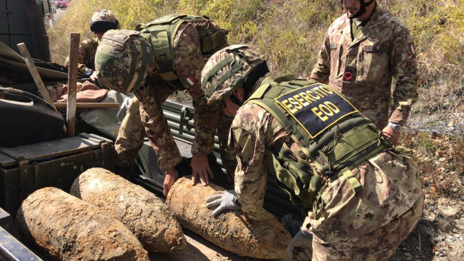 Artificieri 6 genio disinnescano ordigni bellici (foto Esercito Italiano)