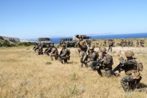 marines e bersaglieri si addestrano in sicilia (foto Esercito italiano)