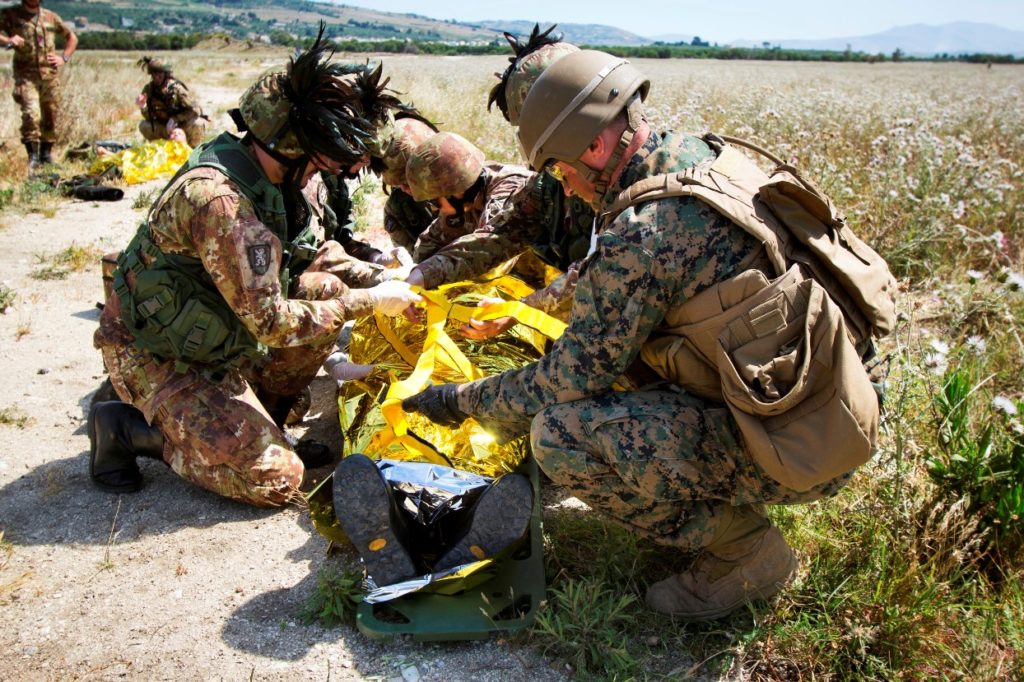 marines e bersaglieri si addestrano in sicilia (foto Esercito italiano)