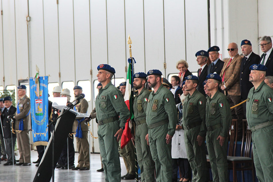 Cambio comando reggimento Antares (foto Esercito italiano)