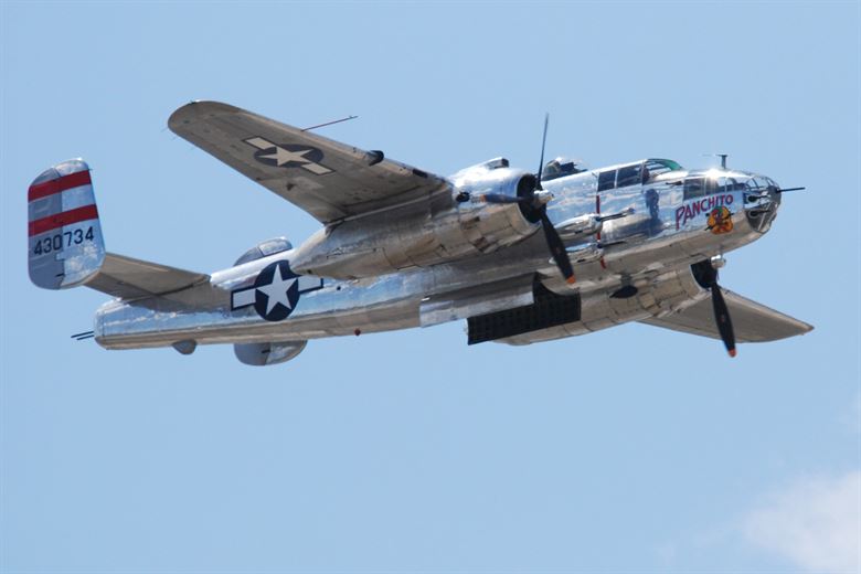 B25 Mitchell in volo nel 65 anniversario del Raid (foto Usaf)