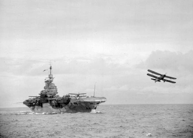Un aerosilurante Fare Albacore si alza in volo dalla HMS Formidable