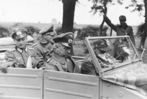 Kübelwagen con ufficiali tedeschi (foto Bundesarchiv)