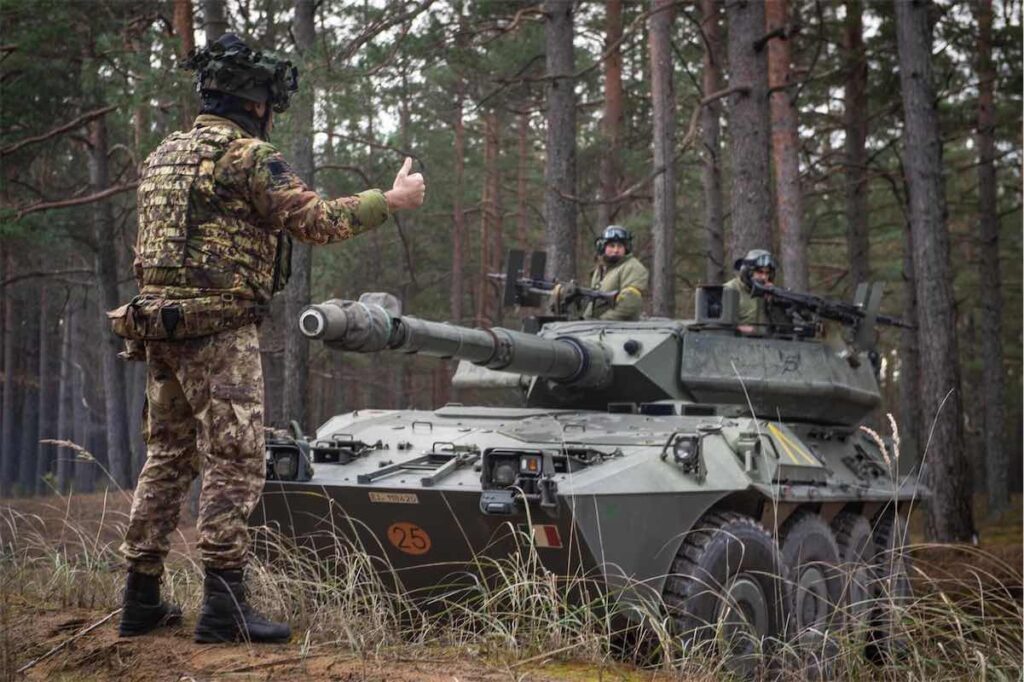 Esercitazione in Lettonia Blindo Centauro (foto Esercito Italiano)