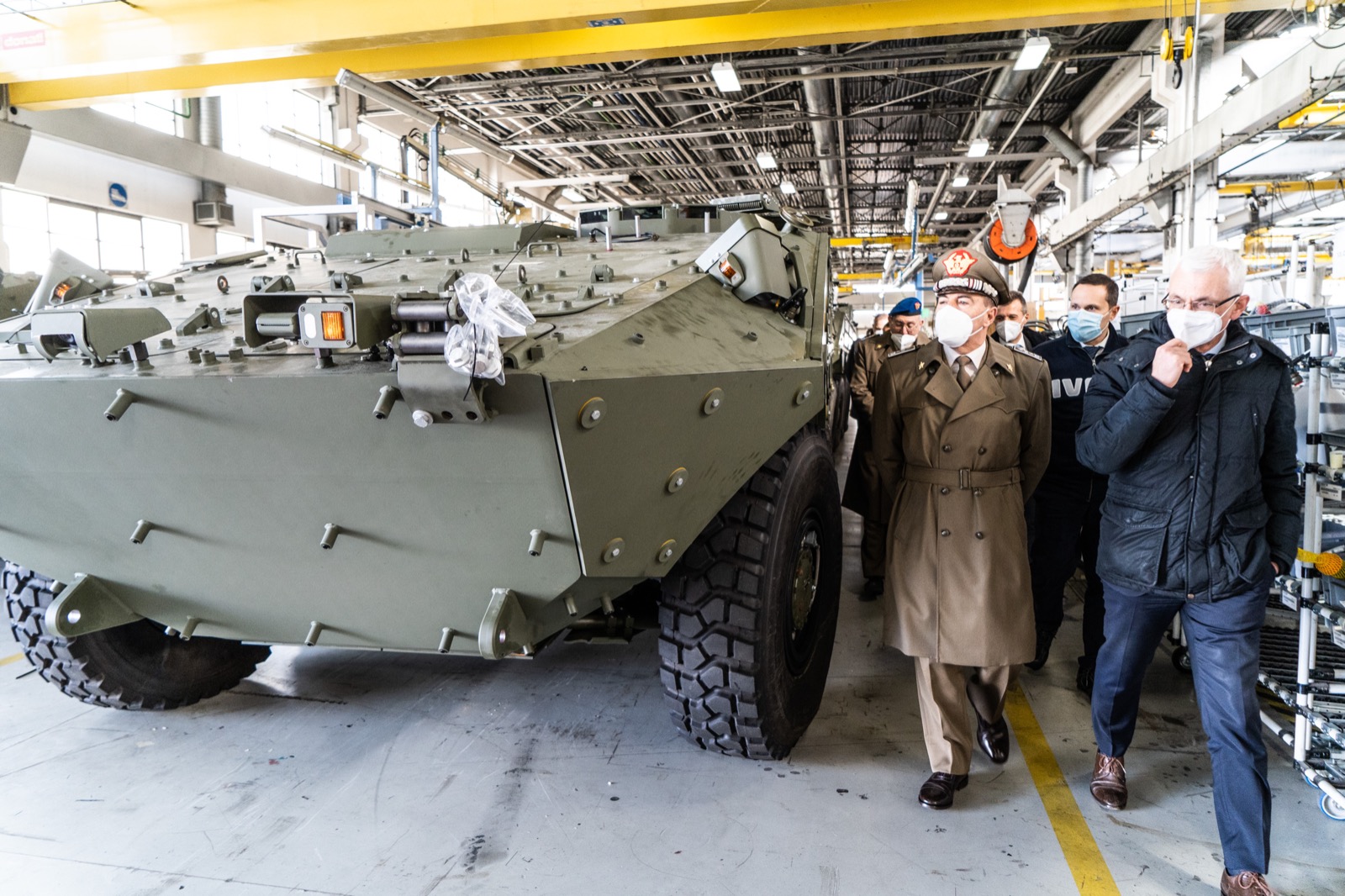 Blindo Centauro 2 il CSM generale Farina in visita alla Iveco Defence