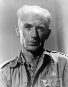 Il corrispondente di guerra Ernie Pyle, caduto a Okinawa