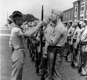 il Prof Paul Douglas, marine a 50 anni (foto Marine Corps)