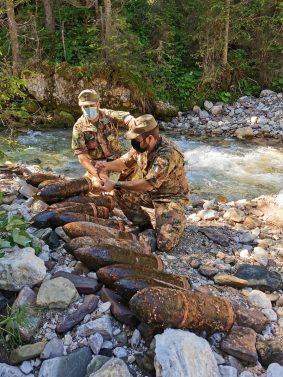 artificieri Julia alpini disinnescano ordigni