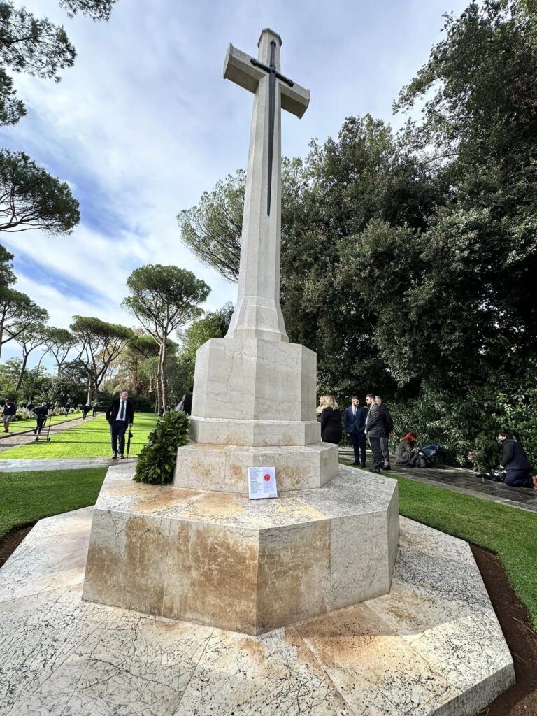 Papa Francesco, messa defunti al Rome War Cemetery CWGC