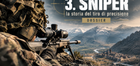 Copertina del dossier Armymag.it sulla storia dei cecchini, con un tiratore scelto armato di fucile con ottica in posizione su un'altura e il titolo “3. Sniper – La storia del tiro di precisione”.
